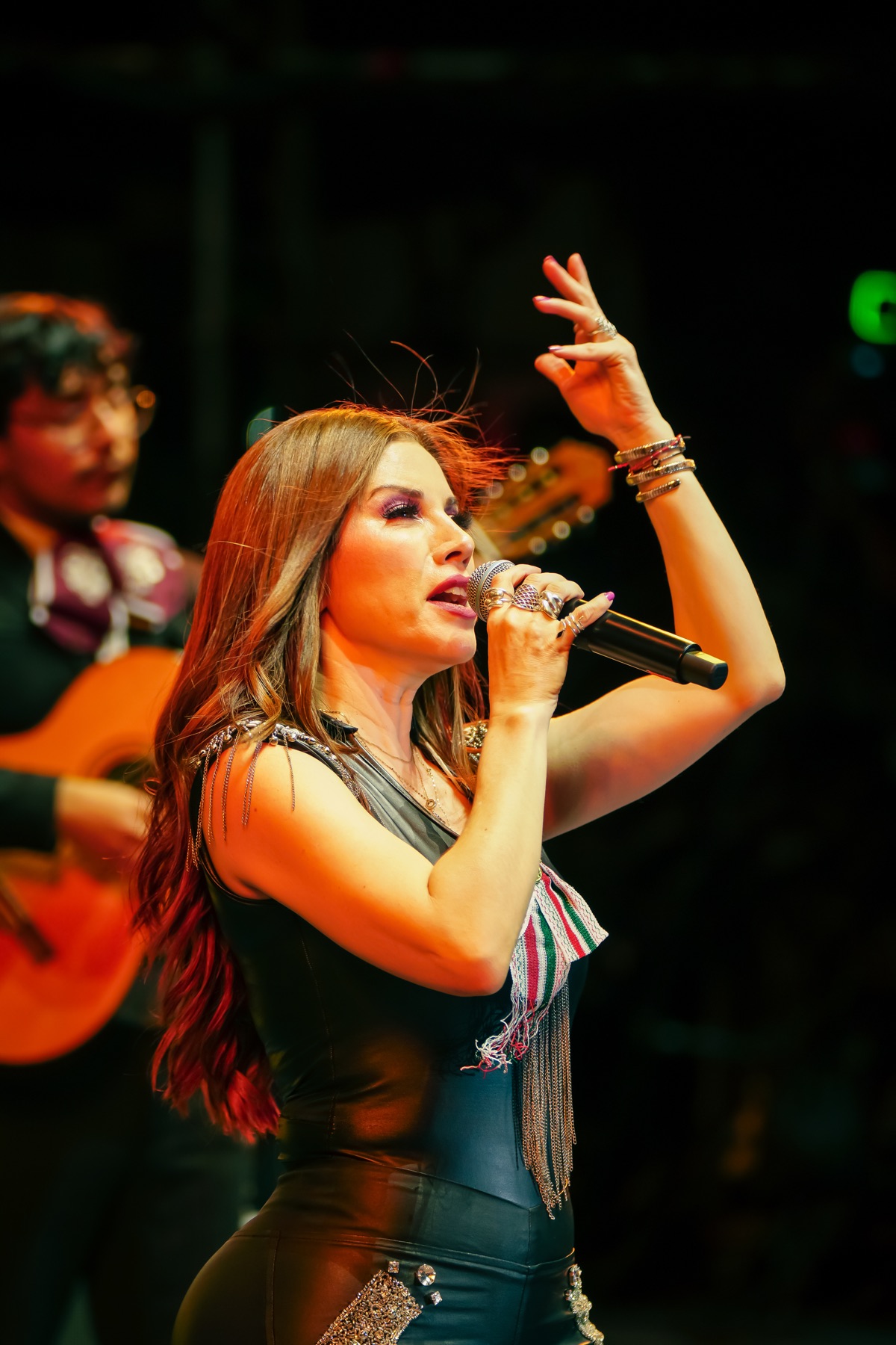 Voz invitada en el escenario de Sinfónico del Despecho